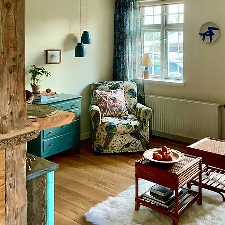 Retreat-style Flat Near Falsled Daire *